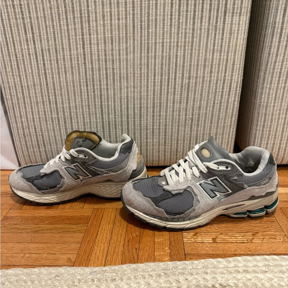 New Balance 2002R Protection Pack Grey Sneakers - Picture 4 of 9